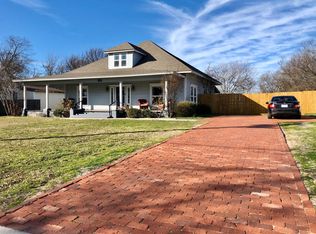 304 S Cowan St, Decatur, TX 76234