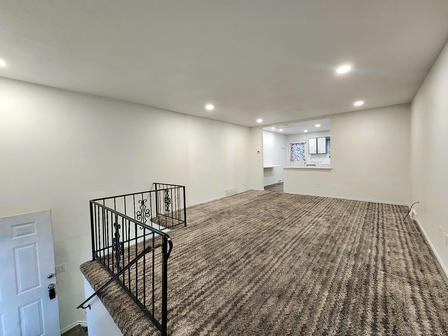 2 bed, 900 sqft, $1,475 — Photo 2