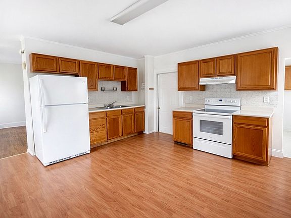 2nd image of 218 N George St