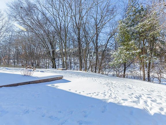 3rd image of 205 Cove Landing Dr