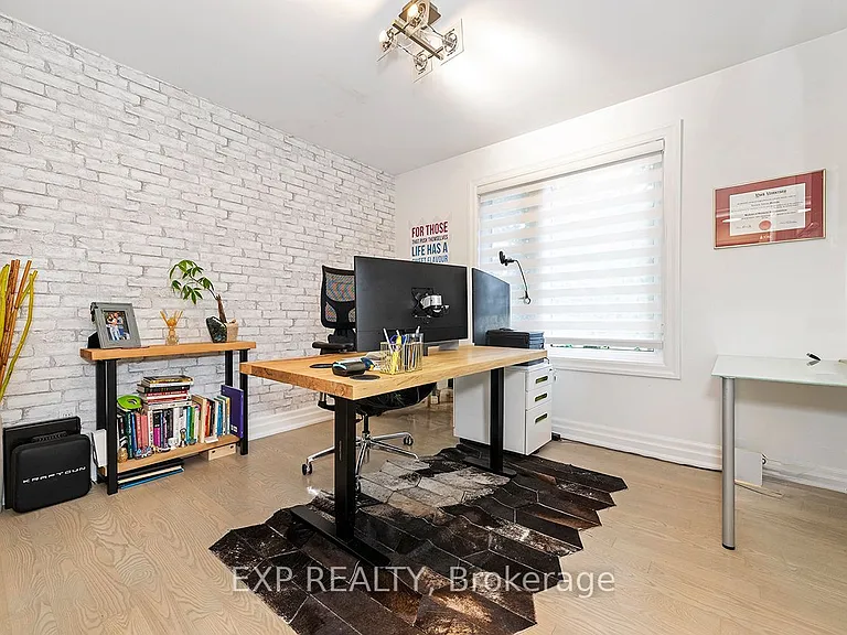 1410 Petrie Way — Photo 32