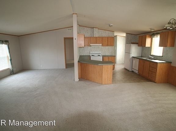 3rd image of 200 White Oak Dr