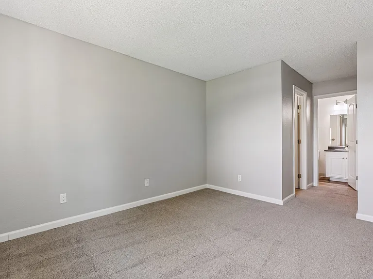 Ridgecrest Apartment Homes — Photo 9