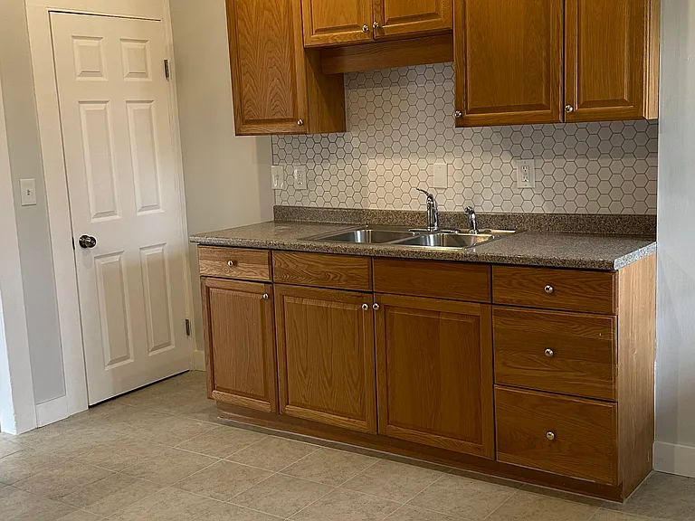 19 Pleasant Ave #2 — Photo 3