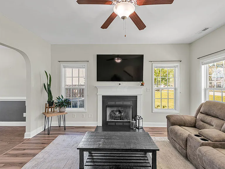 218 Maidstone Dr — Photo 8