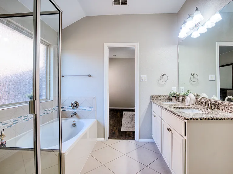 11720 Champion Creek Dr — Photo 16