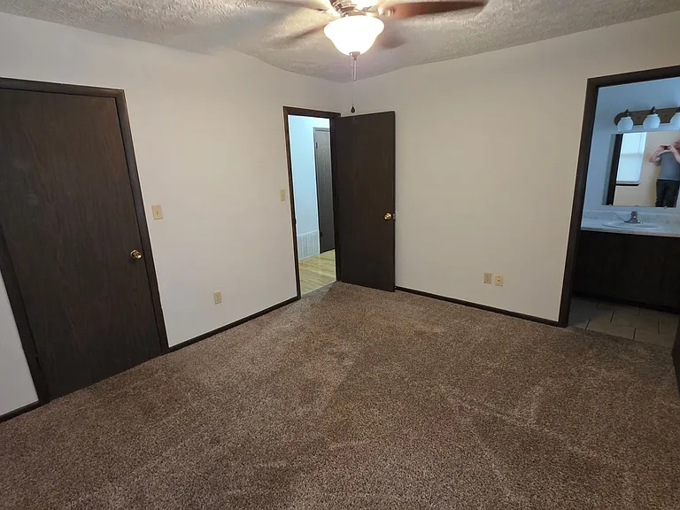 624 W Lois St — Photo 13