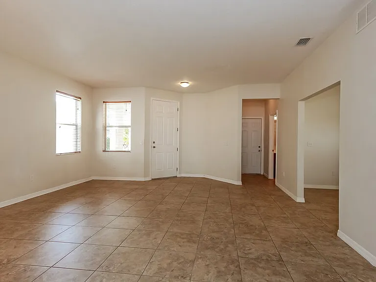 9322 Zincoe Ln — Photo 3