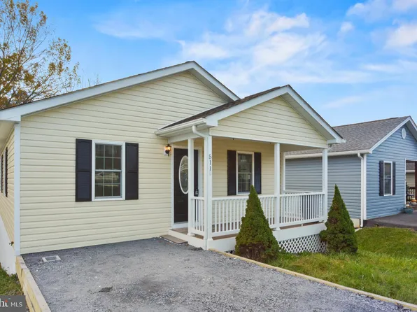 511 B St #A, Staunton, VA 24401
