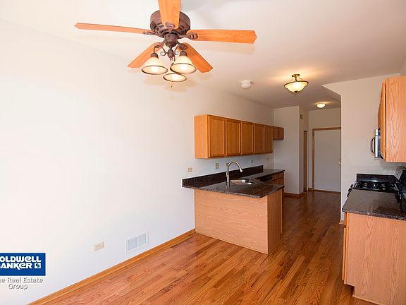 4th image of 923 Foxwood Ct #0