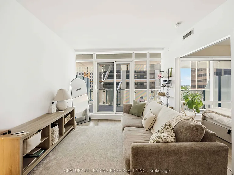 1 Bloor St E #3308 — Photo 17