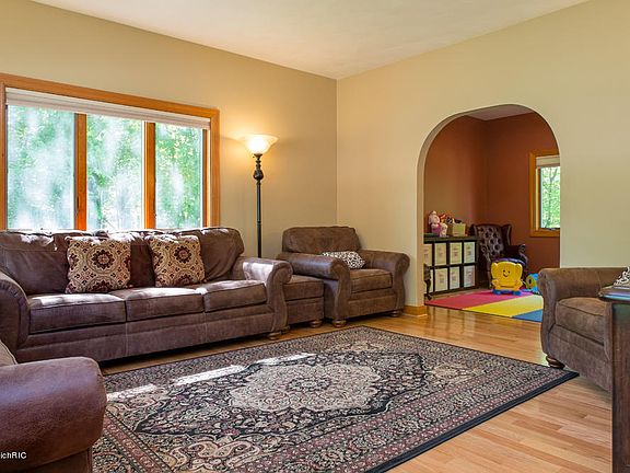 5th image of 3055 Brynmawr Dr