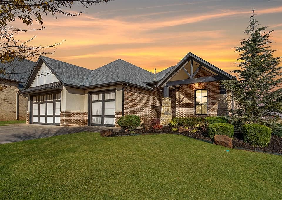 1st image of 225 Pont Julienn Ct