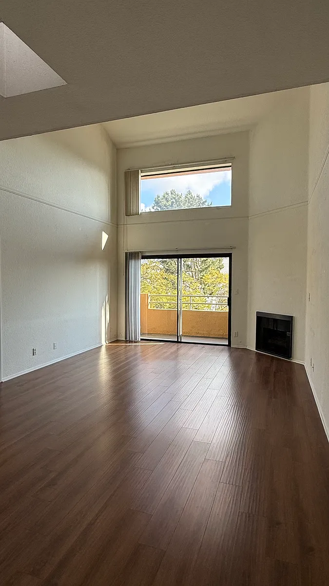 Building Photo - 3816 Beethoven St #207