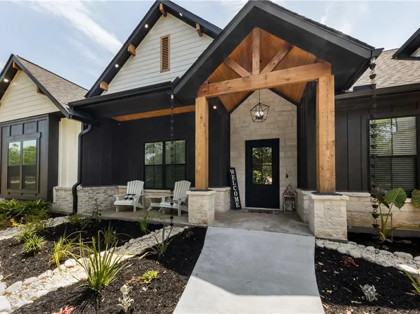 5201 Vintage Oaks Ct, College Station, TX 77845