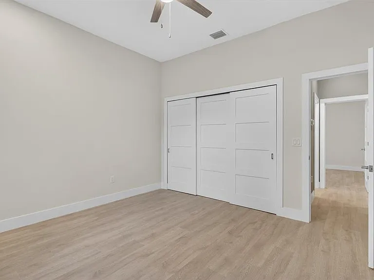 207 Athens St — Photo 56