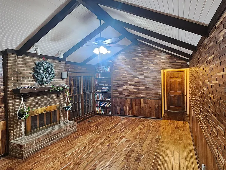 1216 Edinborough Ln — Photo 1