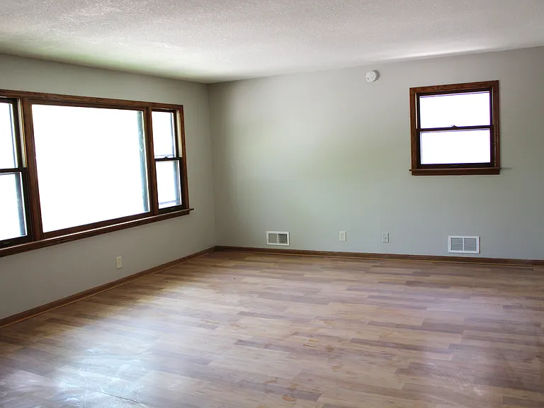 747 Tuscarora Ave — Photo 2