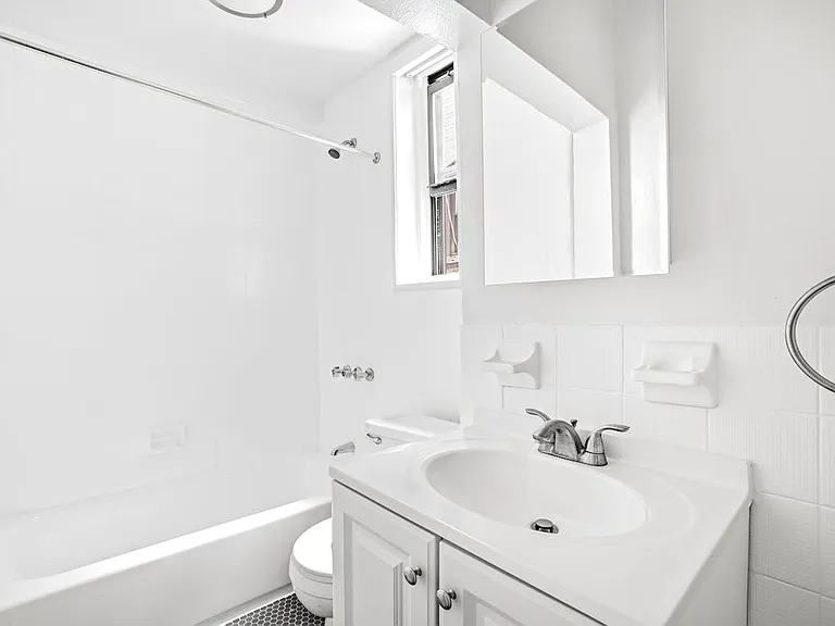 176 E 81st St #4C — Photo 6