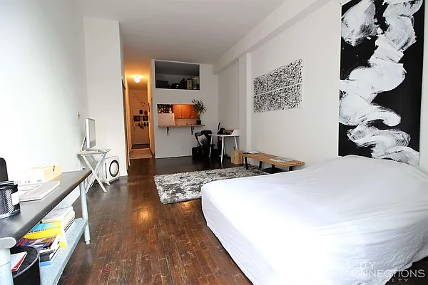 Rented by City Connections Realty | media 4