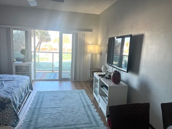 880 Mandalay Ave, Clearwater, FL