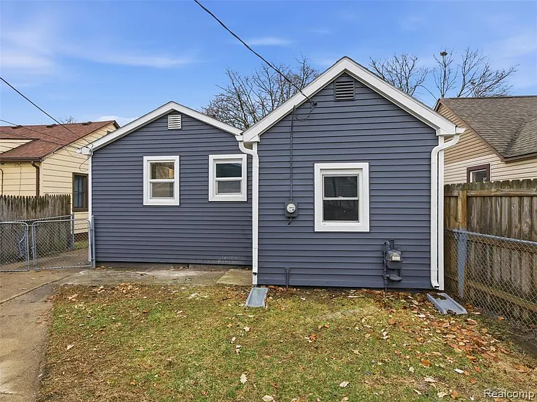 1027 E Milton Ave — Photo 6