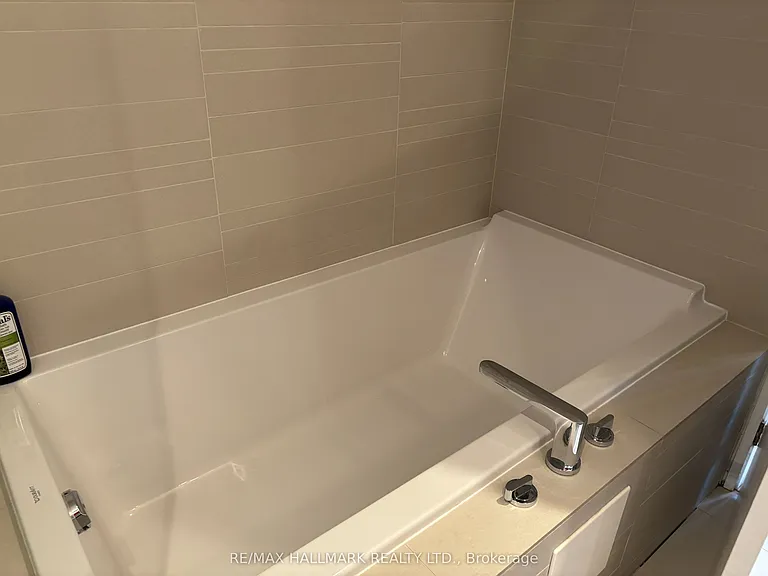 25 Stafford St #612 — Photo 13