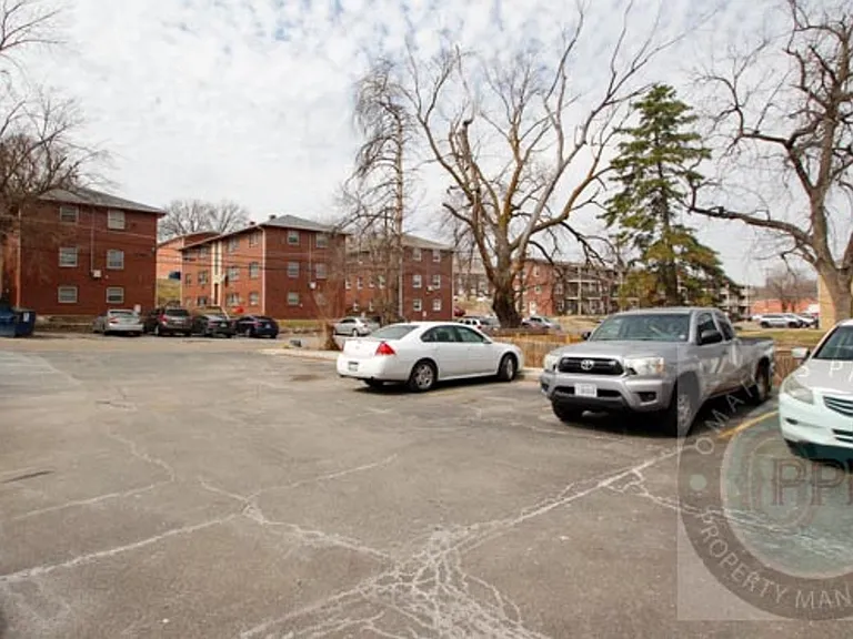 1016 N 47th Ave — Photo 12