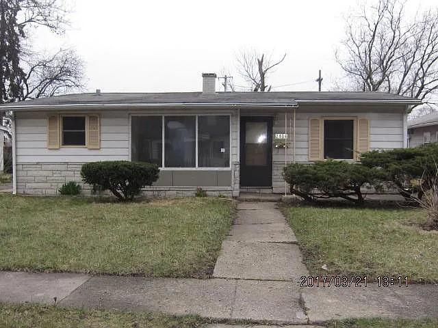 2404 Crescent Dr photo 1