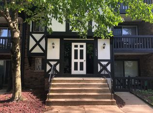 13628 Royal Ct APT 803, Crestwood, IL 60445