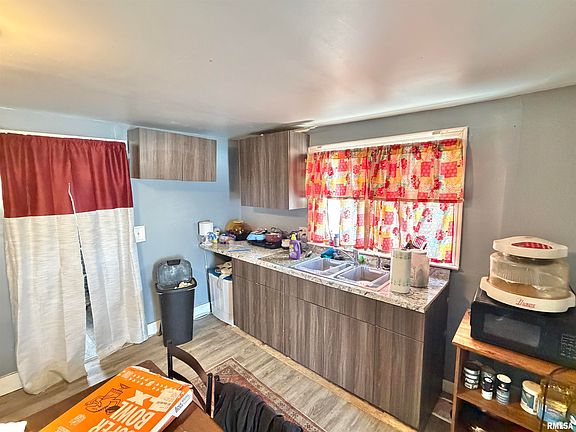 5th image of 600 E Independence Ave