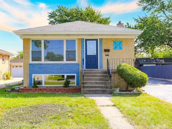 8235 Mason Ave, Burbank, IL 60459