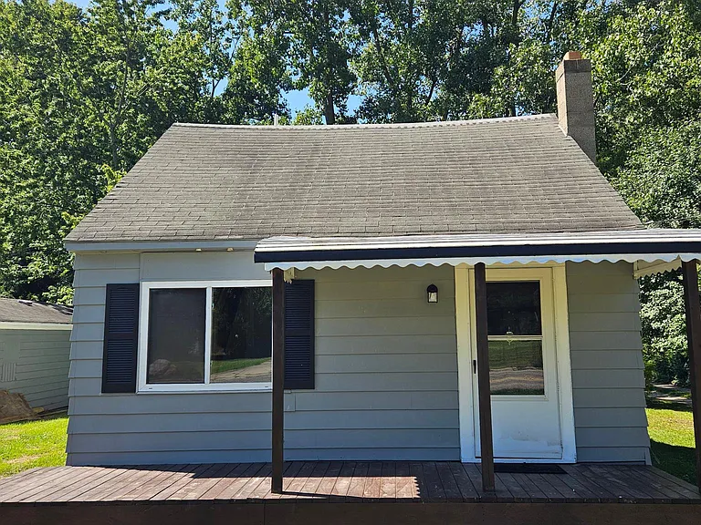 1635 Giddings Rd — Photo 1
