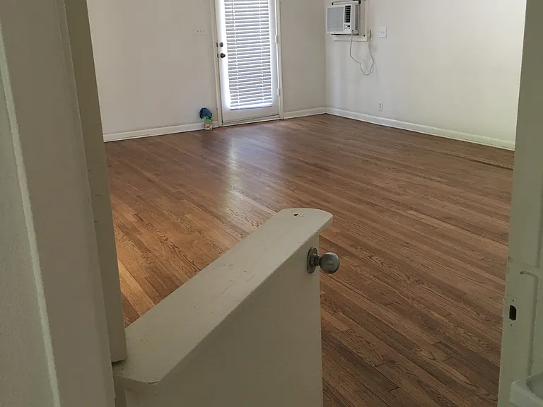 1621 1/2 Sul Ross St — Photo 19