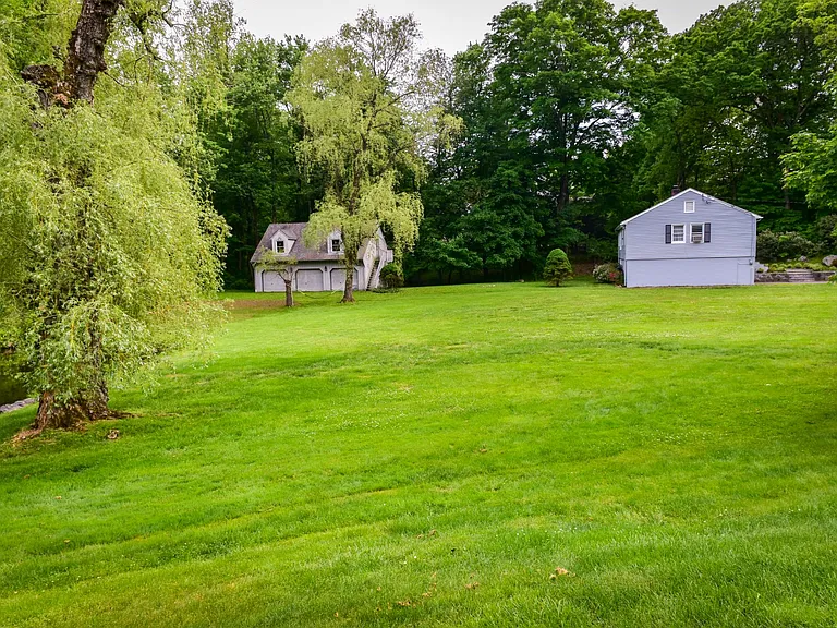 8 Brookside Cir — Photo 3
