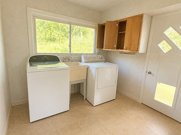 3rd image of 2133 Lower Terrace Rd