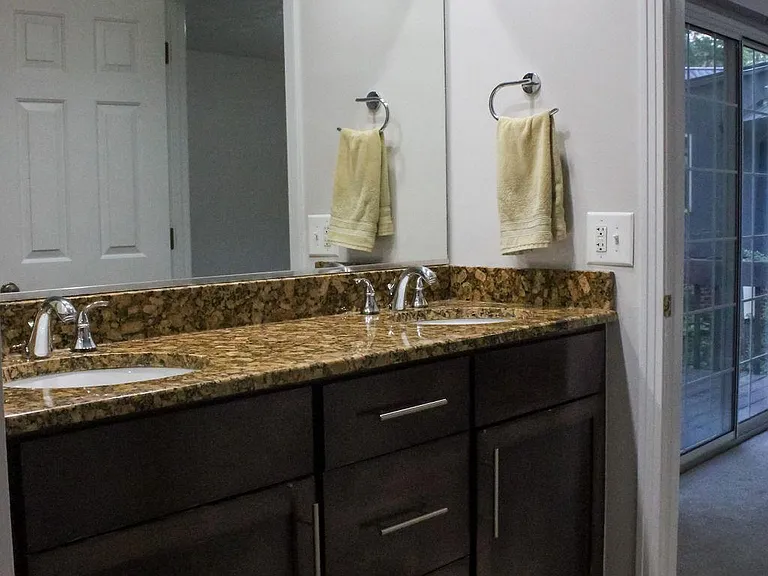 722 Chelsea Dr — Photo 7