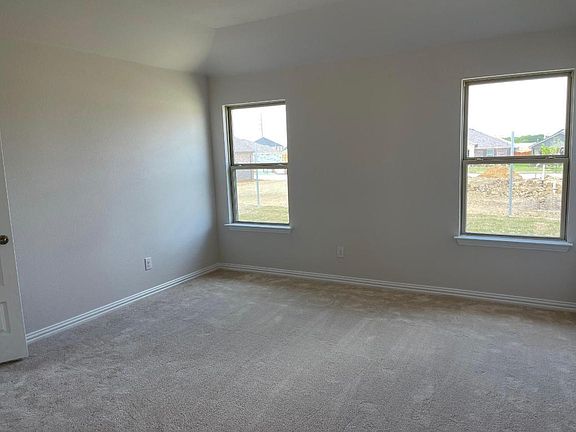 4th image of 5312 Fairdale Dr