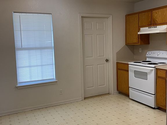 4th image of 3201 Hereford Ln #A-d