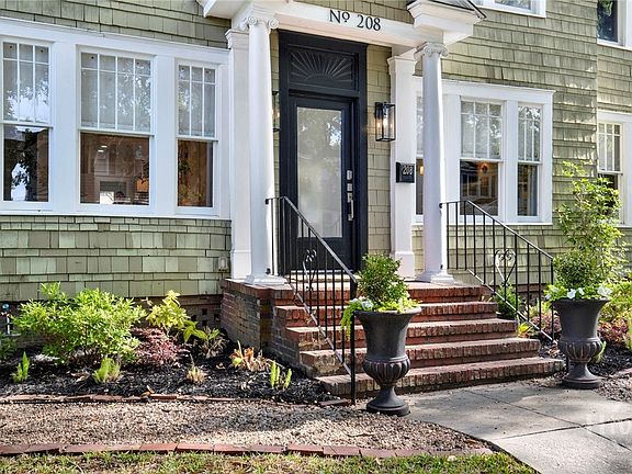 4th image of 208 E 48th Street