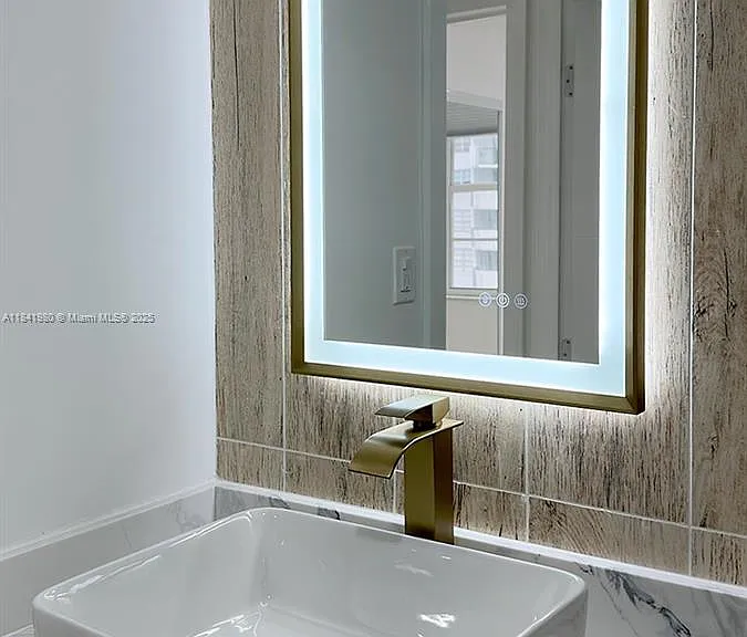 18071 Biscayne Blvd #1202 — Photo 29