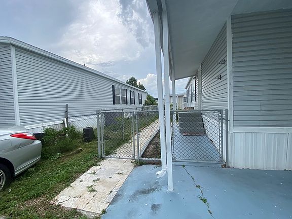 4th image of 9703 Ash St