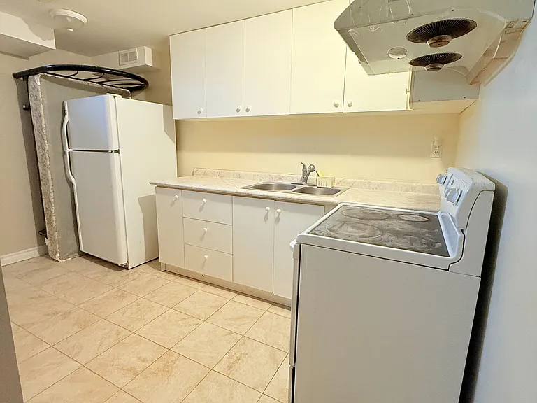 16 Madsen Cres — Photo 16