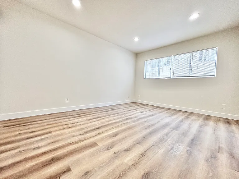 1784 N Sycamore Property — Photo 11