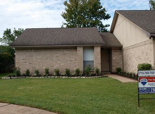 311 Capehill Dr, Webster, TX 77598