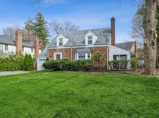 12 Orchard Meadow Rd, East Williston, NY 11596