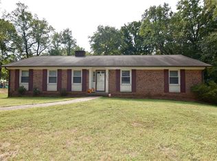 3930 Chilton Dr, Winston Salem, NC 27106