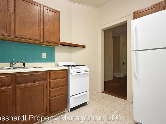 5th image of 805 NE 2nd St #2