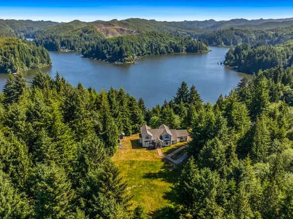 95529 Nord Loch Ln, Lakeside, OR 97449