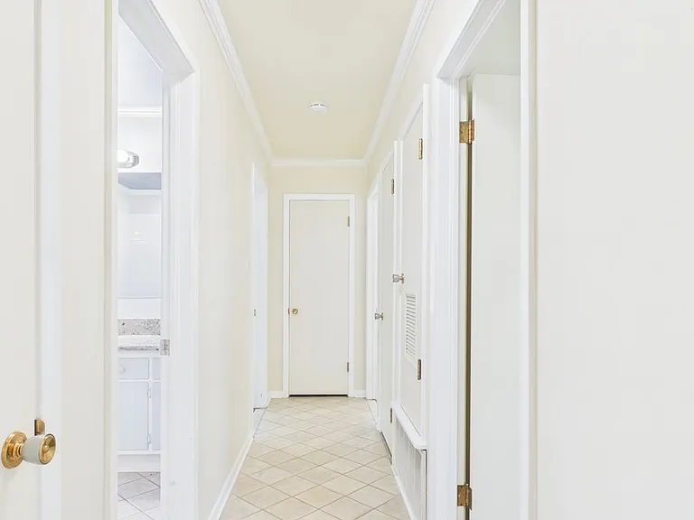 1206 Crenwelge Dr — Photo 10